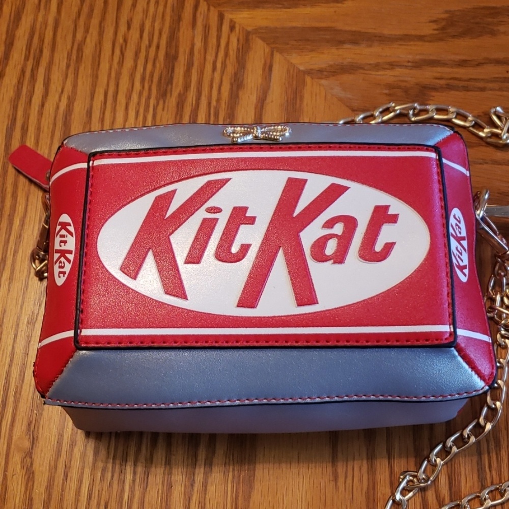 SOLD****Kit kat crossbody bag - Picture 3 of 8